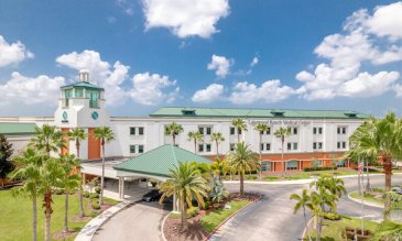 Front entrance to Lakewood Ranch Medical Center